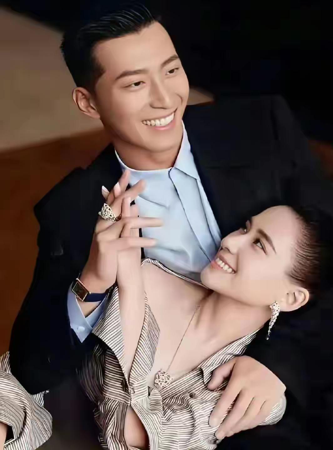 别再瞎猜何超莲后悔了，窦骁这波操作根本不是“婚变红利”，是实力藏不住了！8