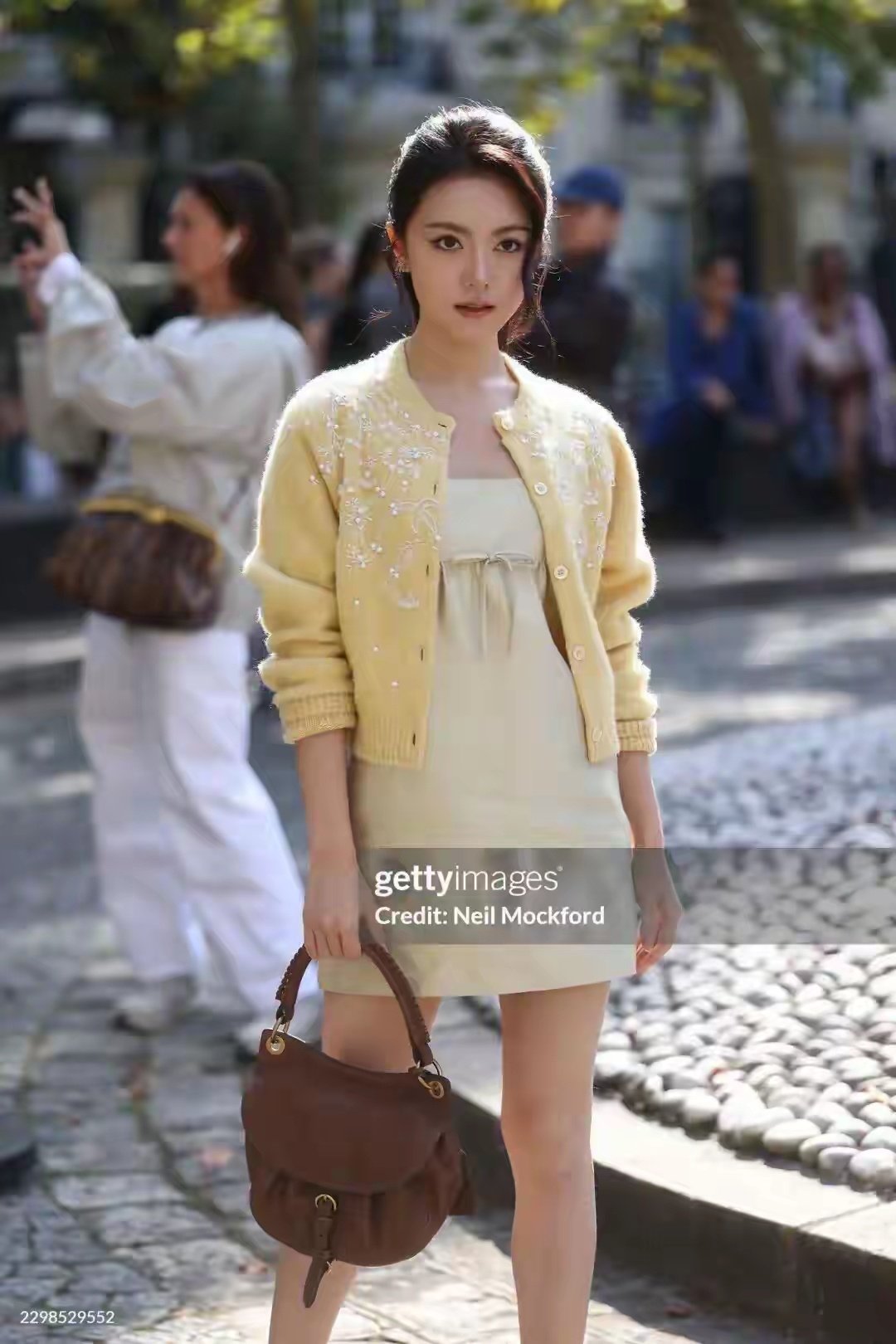 赵今麦MiuMiu秀场造型！明媚贵气，是miu系千金没错～​