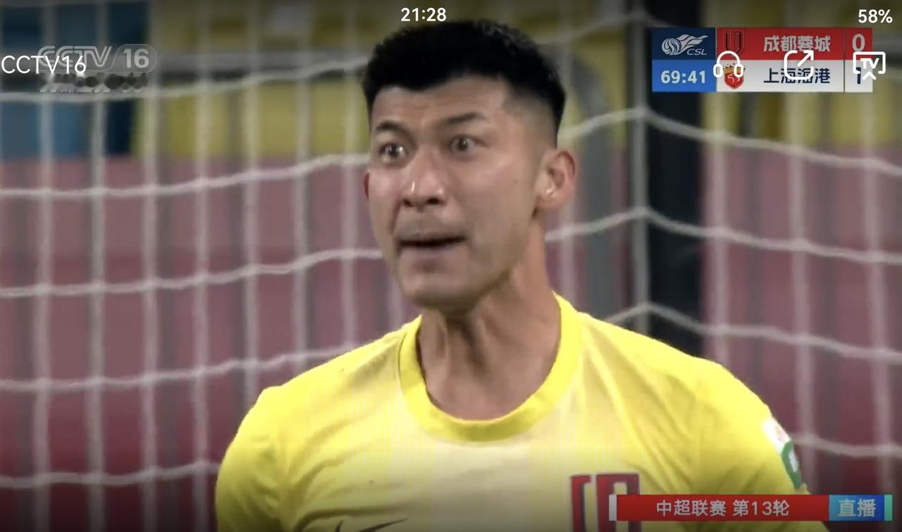 0：1！蓉城首败！海港反击，李新翔单刀打入一球！进球很戏剧性！李新翔没带好，刘