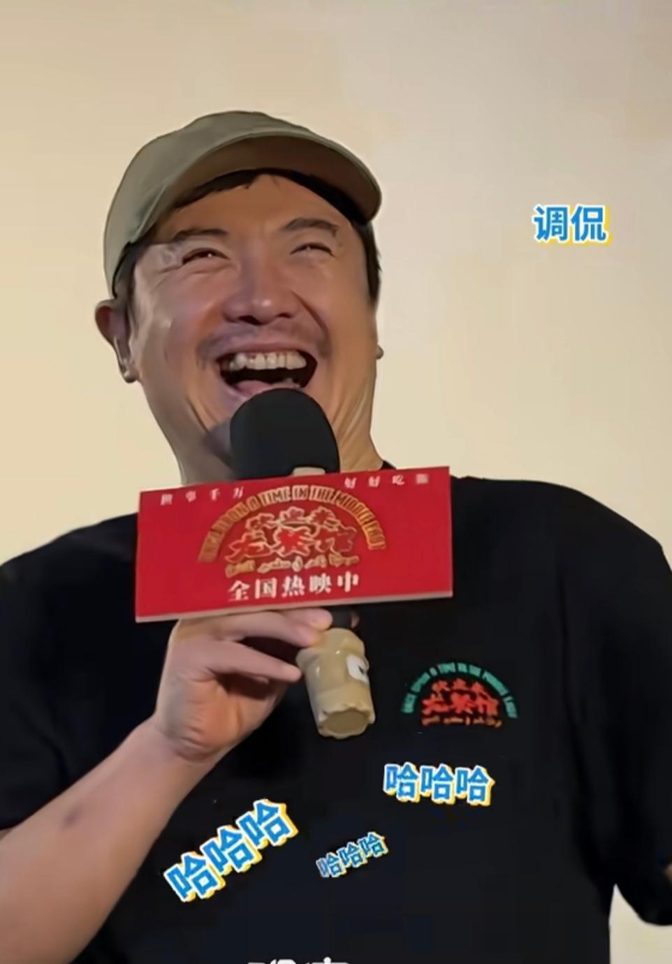 贾冰啊贾冰，你高低得给沈腾磕一个，要不是沈腾给你递了一个梯子，说不定你还偷偷
