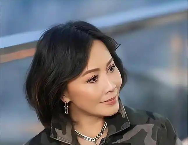 刘嘉玲被绑架3小时，全香港沉默12年，好人闭嘴才是最大的恶。 1990年4月