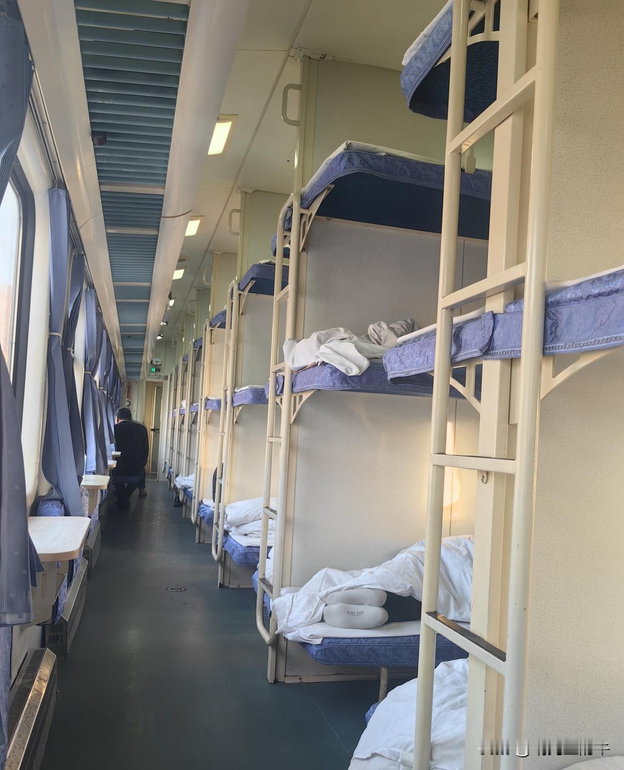 给咱们的“铁老大”提个建议：卧铺区能不能不要重复广播了？虽然说“乘客到站提醒