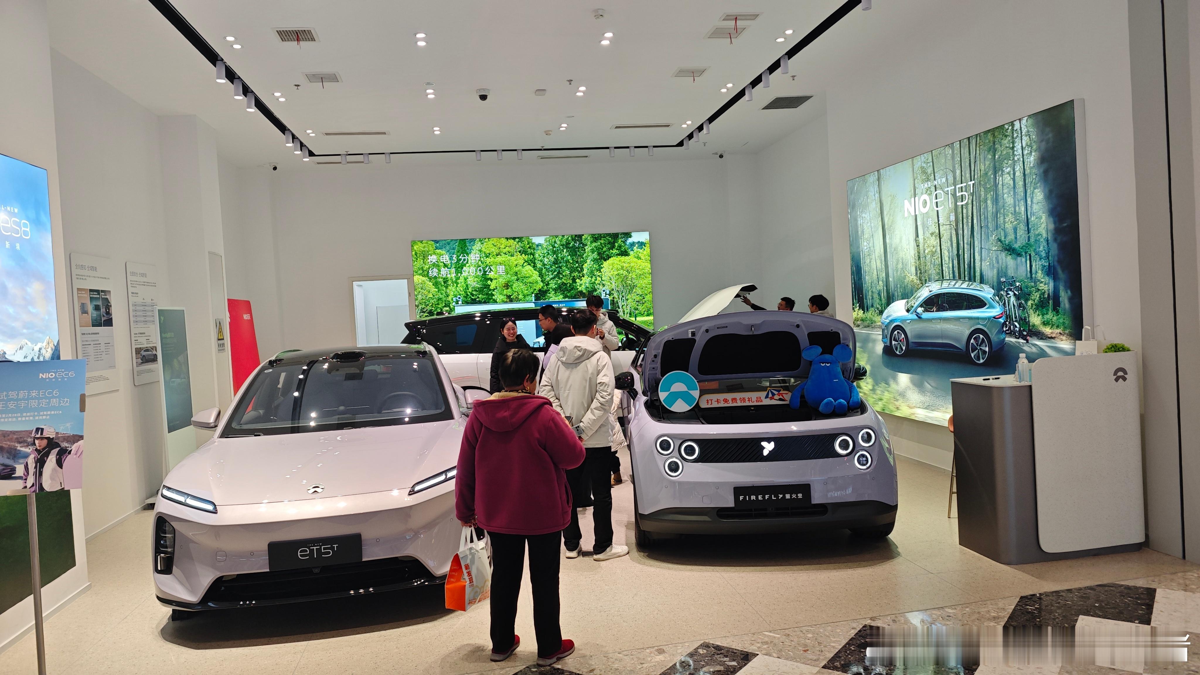 龙湖天街这家店没开多久，客流量一直不错蔚来全新es8大v聊车