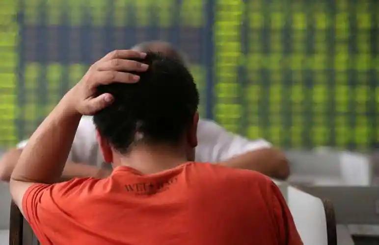 南昌一个投资者在11元5角的位置吃进了中国核电3万股，建仓之后股价便持续走软，滑