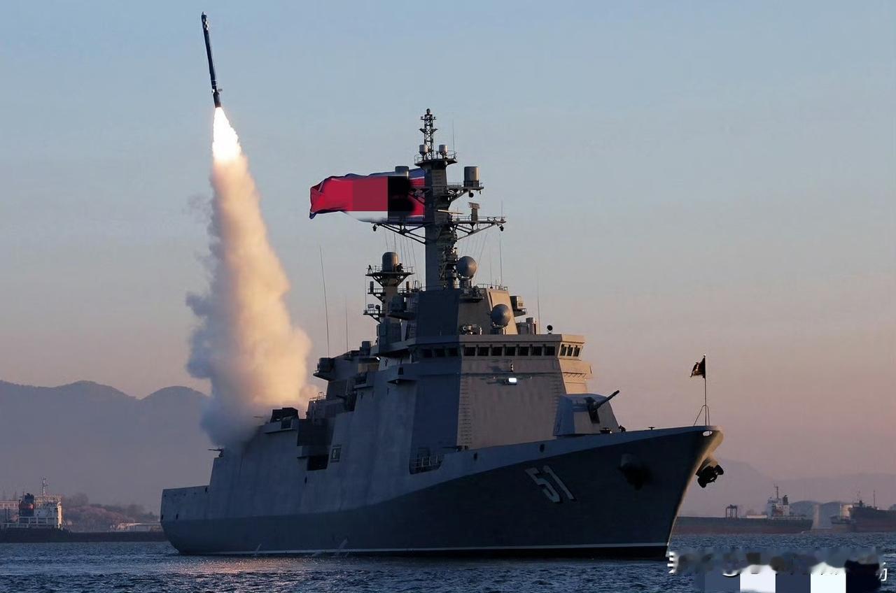 咱们隔壁主体海军新造的崔贤号驱逐舰，又进行了舰载战略巡航导弹和反舰导弹的发射试验