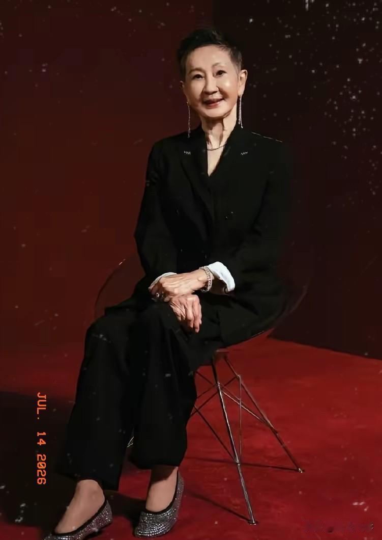 75岁的施南生走了，她不是死于意外，也不是死于高龄，而是死于我们谁都难以躲过