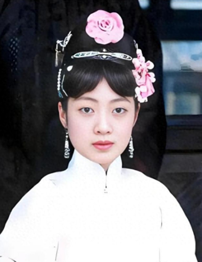 末代皇后婉容绝版私房照：16岁当皇后，39岁去世，遗体被随意掩埋