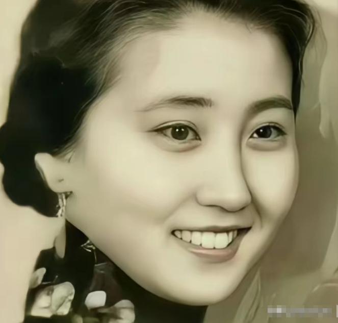 2012年，蒋英在北京逝世，葬礼十分隆重，她的遗体上覆盖着鲜红的党旗，可是，却有