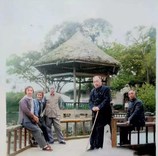 1971年，陈毅夫妇在北戴河拍了这张照片，令人心酸陈毅，从医院辗转至此，只为