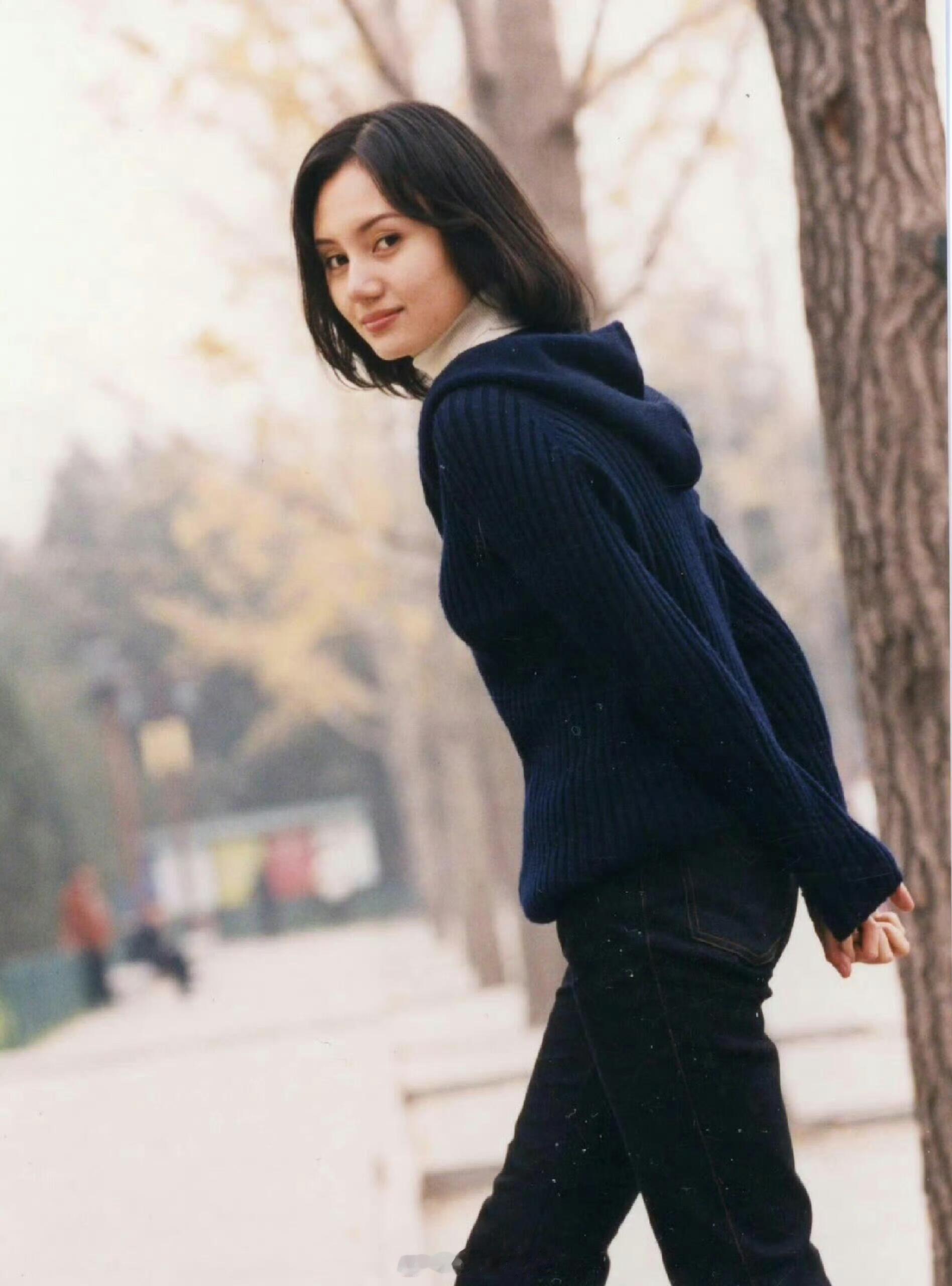 袁泉年轻时在北京拍的一组写真