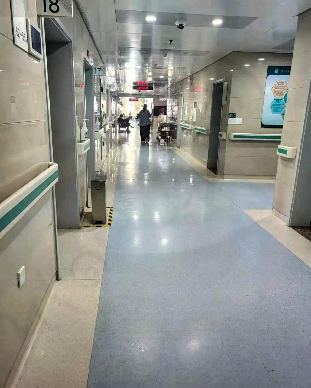 一个在肿瘤医院干了20年的熟人，透了个底。他说，很多癌症患者，一半是因为病情本身