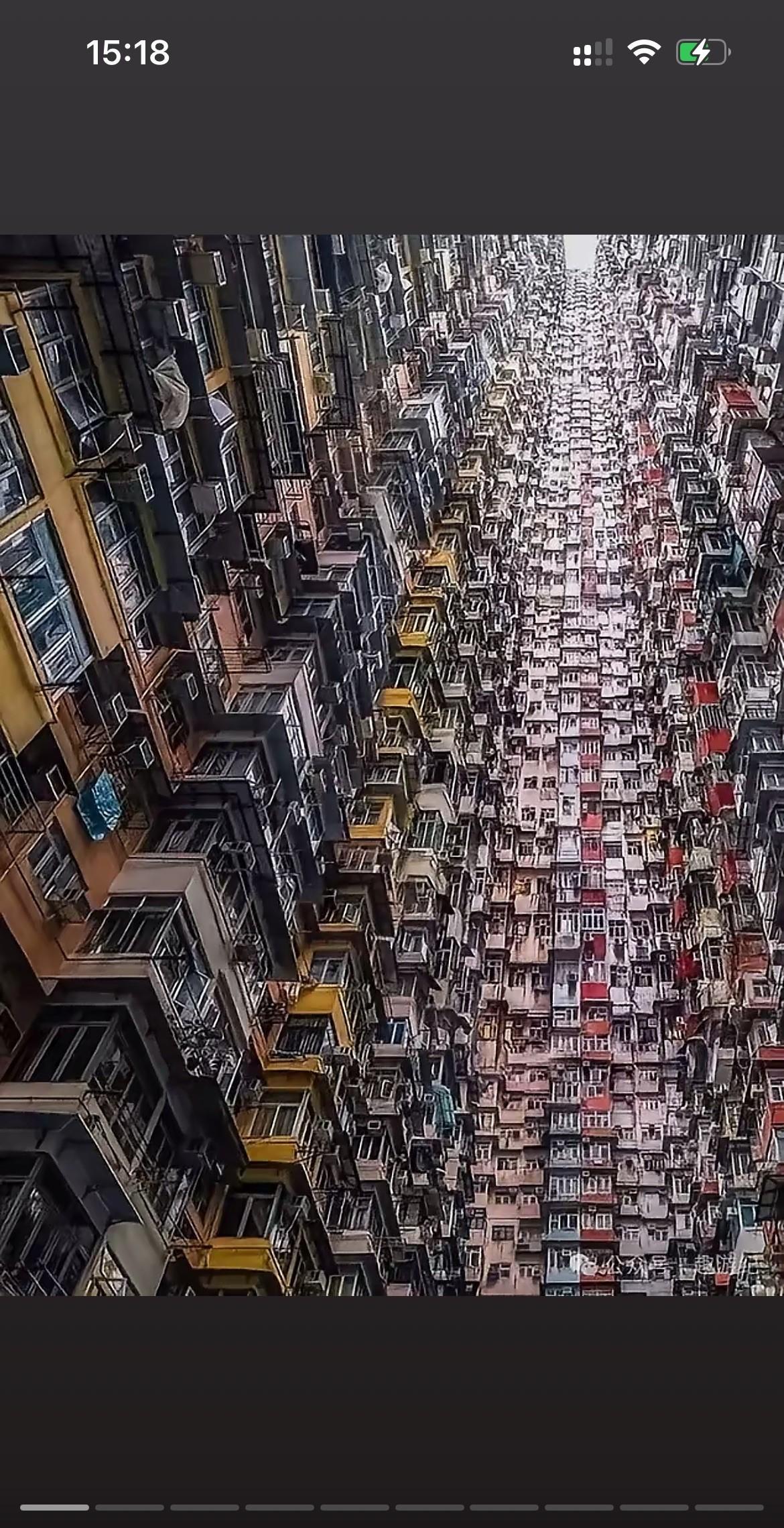 香港号称怪物大厦的鸽子楼，稠密的楼房带着神秘的压迫感，90平方硬是隔成18户，在