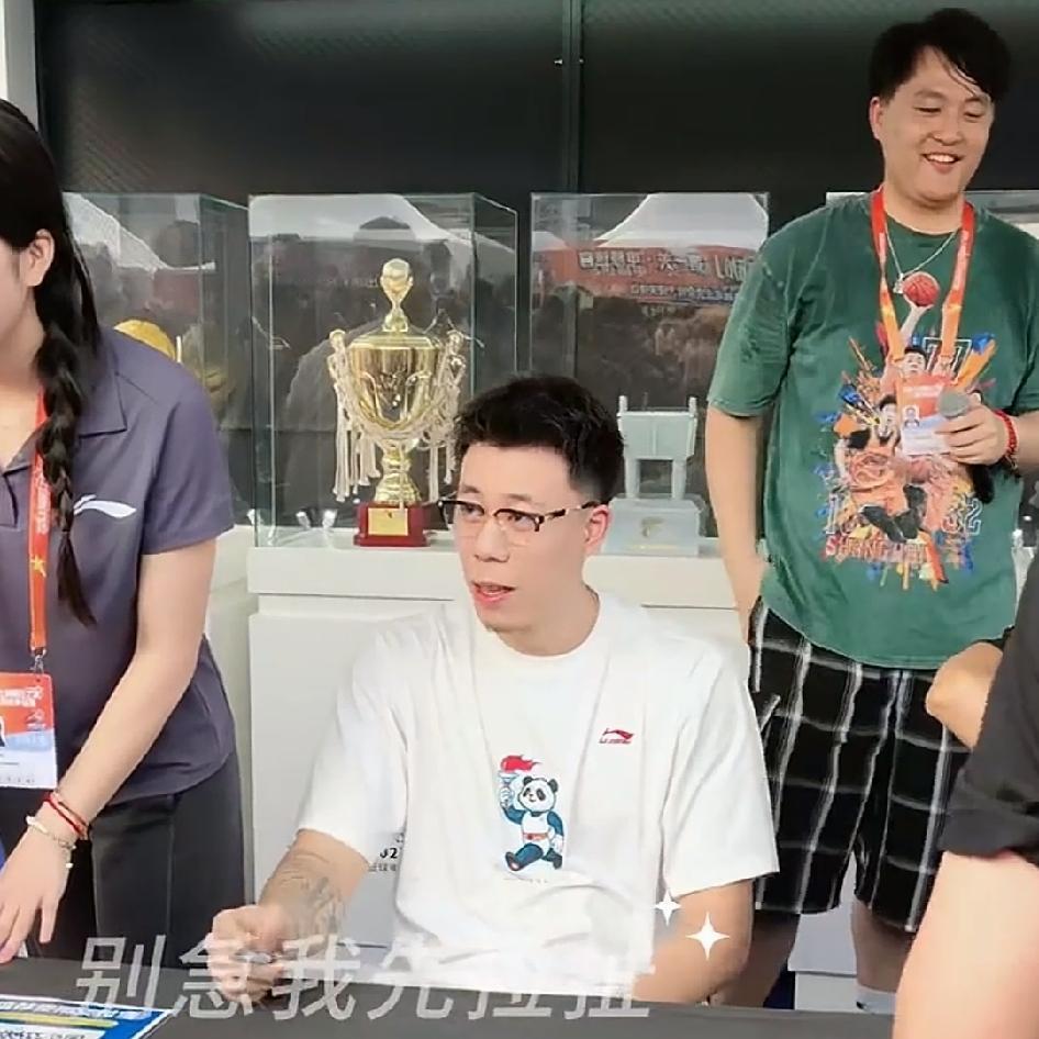 中国男篮热身赛打完！作为主教练郭士强应该做决断了！什么决断呢？那就是要果断招回