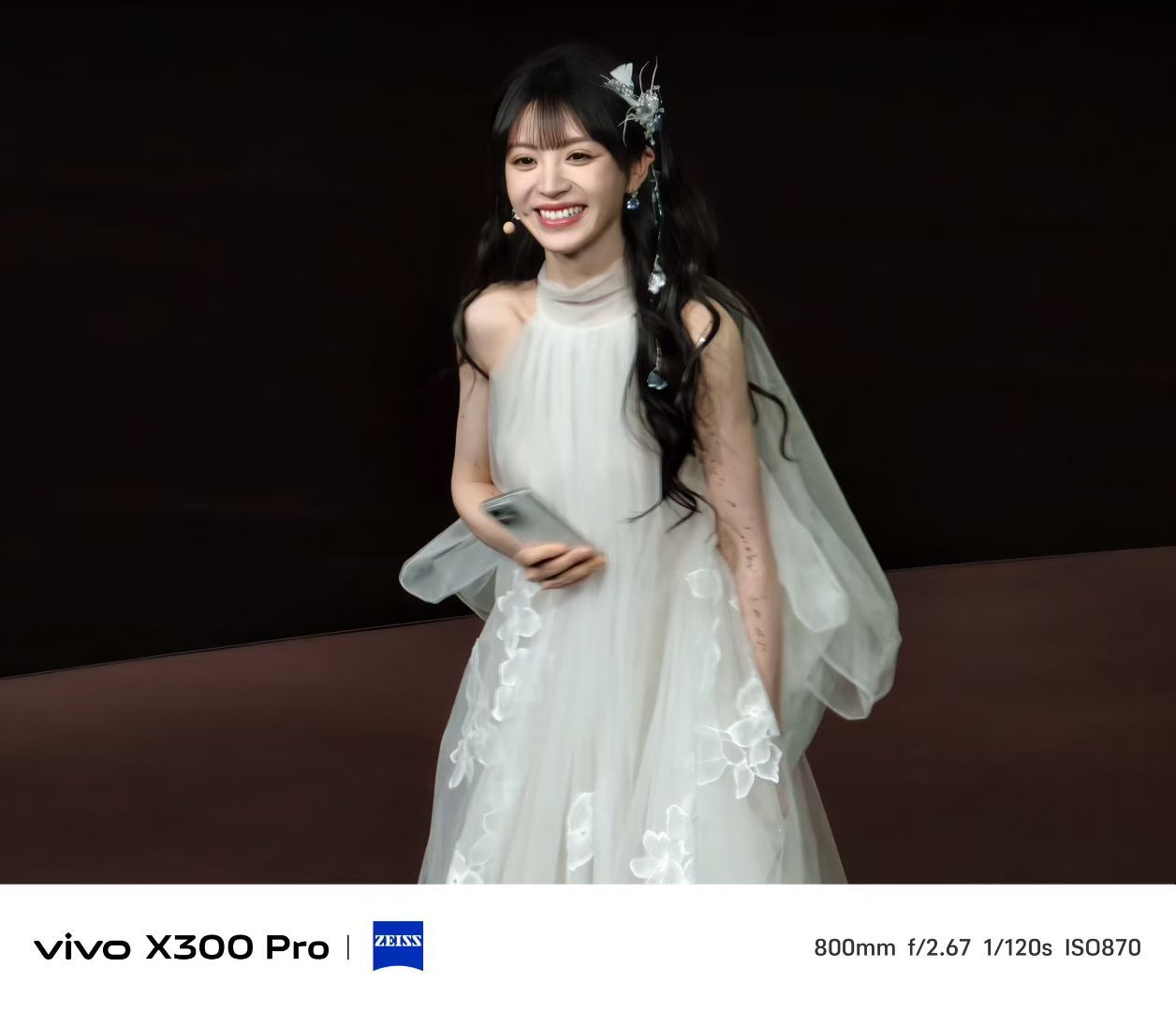 田曦薇回去翻翻我的vivo手机哈哈哈哈哈多么合格的代言人！！！上次在发布会见到的