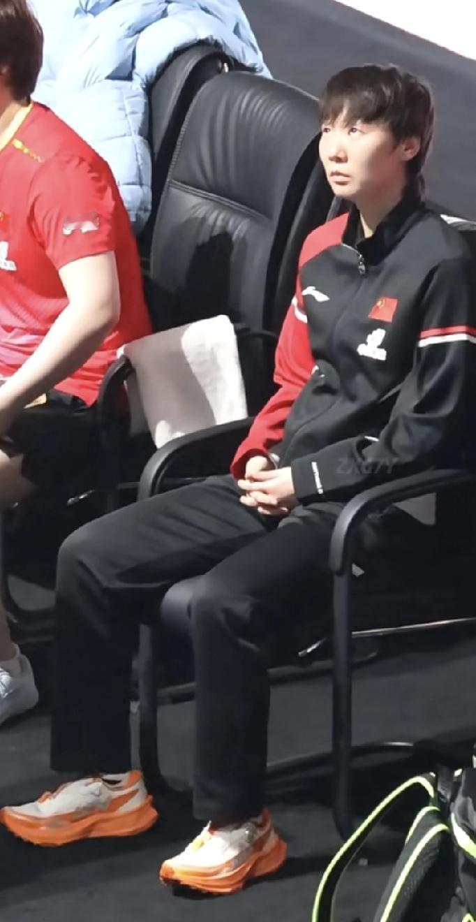 成都混团王世界杯正赛第二日，中国队对阵埃及队，王曼昱继续担任女双任务，因为对手难