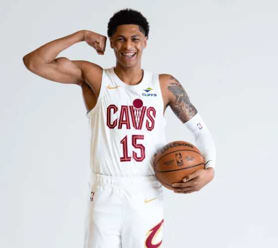 NBA名宿卡梅罗-安东尼在播客节目《7PMinBrooklyn》中表示：骑士