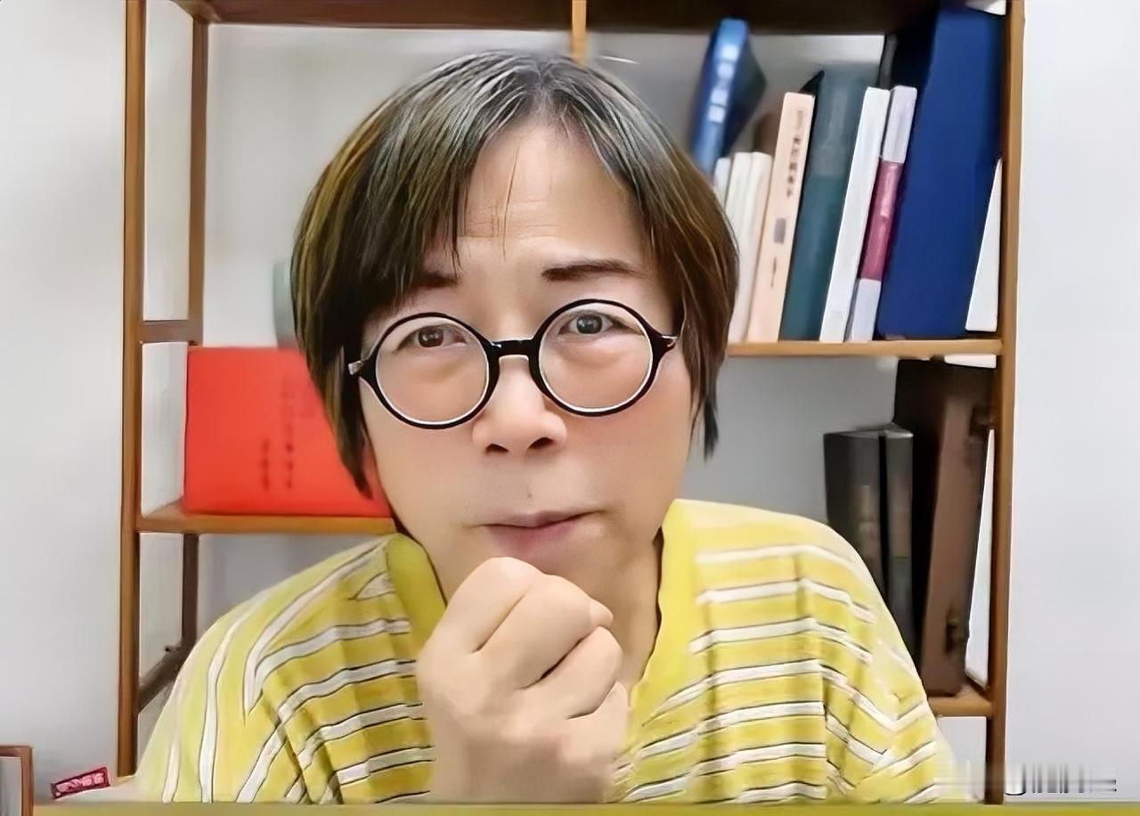针对馆长说“我没有拿民进党的钱”，黄智贤在7日节目中表示：结果后来被人揭发，说疫