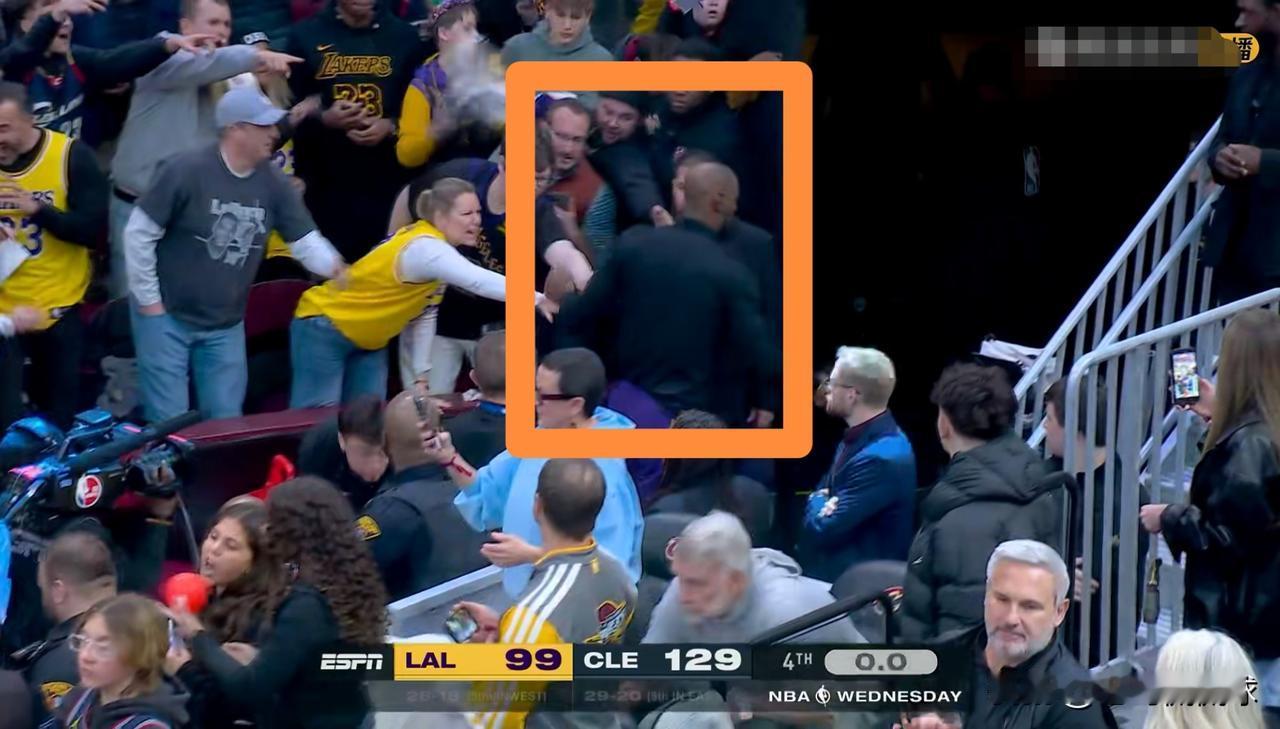 湖人巨星詹姆斯永远是克利夫兰的宠儿！在今天湖人客场挑战骑士的比赛中，虽然湖人最终