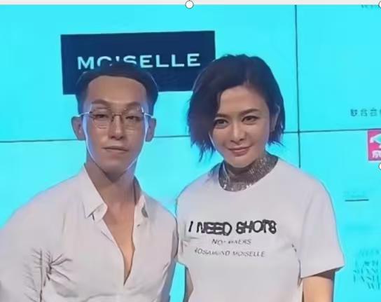 真是没想到，62岁的关之琳小35岁的男友官宣恋情！关之琳单身多年，已经62岁的