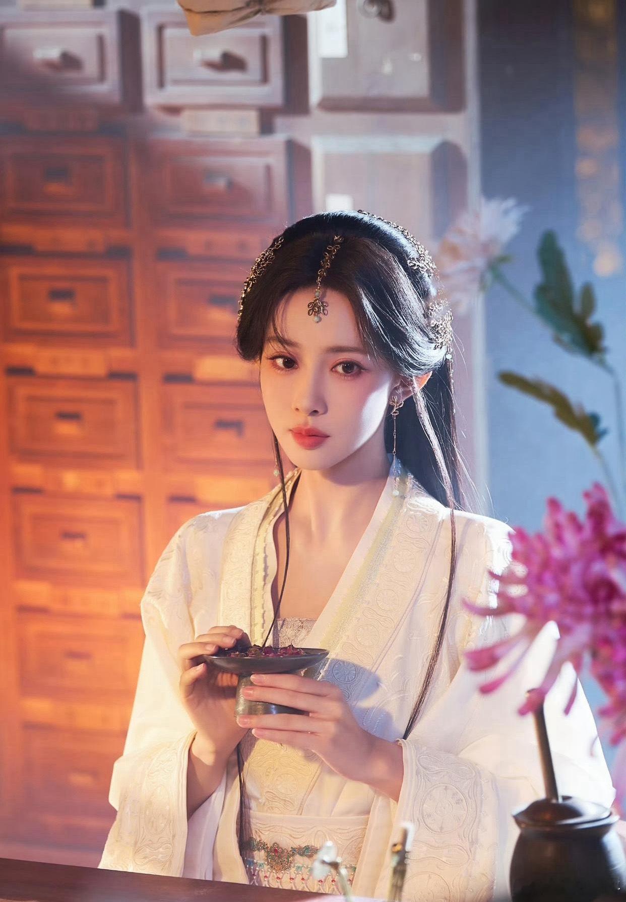 1.颖儿减肥方式特别极端，有时候一天只吃一点点老干妈，一般人是真的做不到这种程度