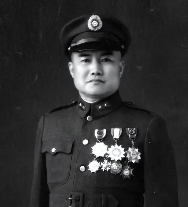 1948年，国民党中将周福成的女儿专程来到沈阳劝父亲起义。谁知，周福成勃然大怒，