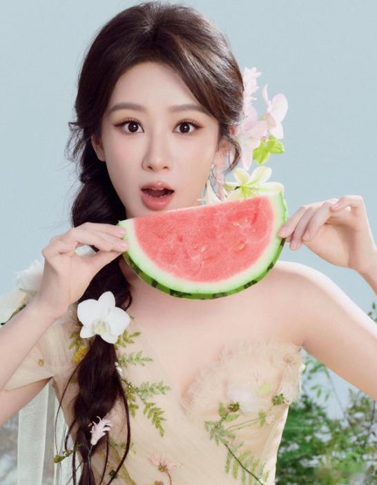 1.杨紫对嫁入豪门这事儿看得特别通透，她心里门儿清，豪门里头关系复杂，牵扯太多