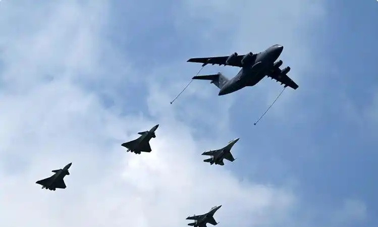 400架重型五代机、800架重型四代机、70架预警机，全球第一空军浮出水面！