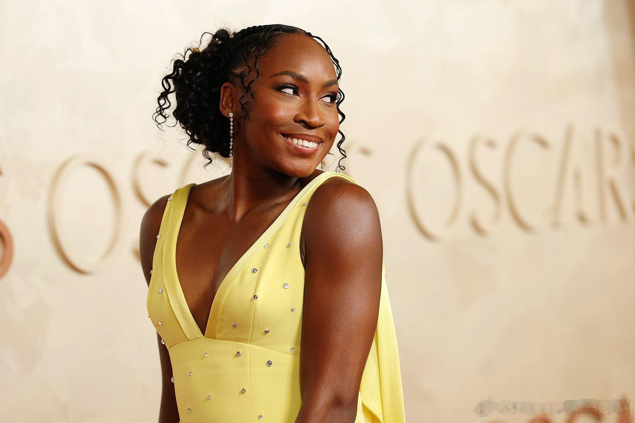 郑钦文全球女运动员收入榜第5高芙连续三年蝉联第一名。萨巴伦卡有希望在2026年超