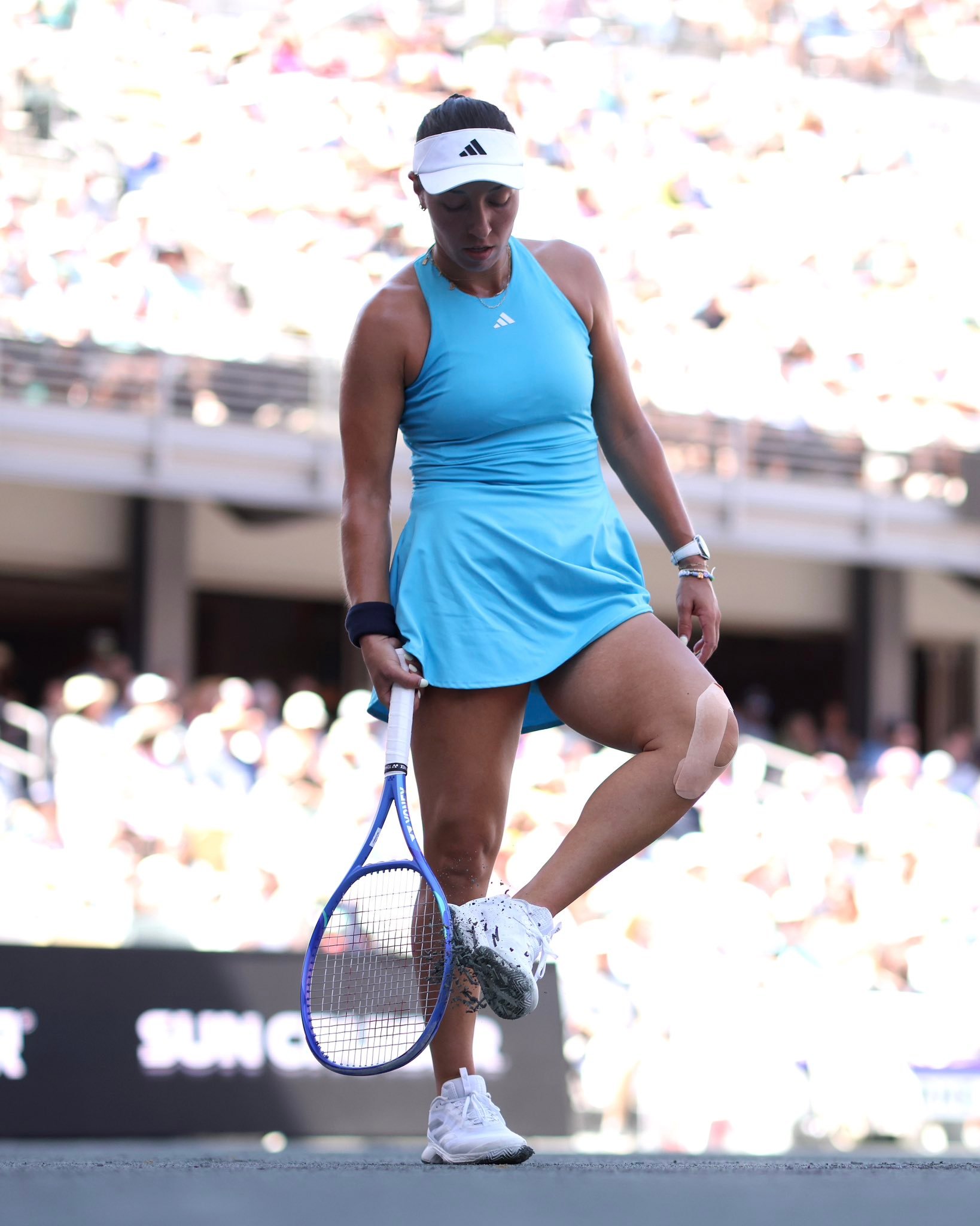 即时战况：正在进行的查尔斯顿站决赛，佩古拉连赢五局以6-2拿下首盘，大比分1-0