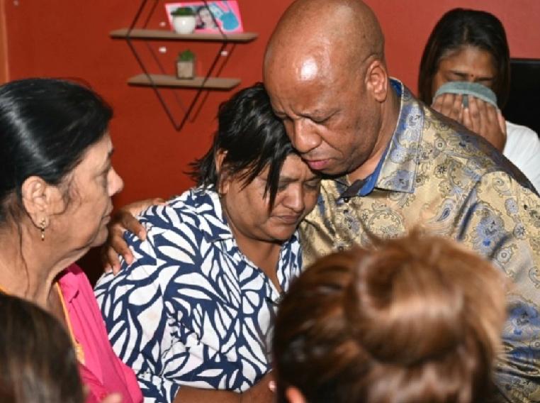 南非夸祖鲁-纳塔尔省纽瓦克区近日发生一宗骇人听闻的灭门惨案，一家7口惨遭绑架，并