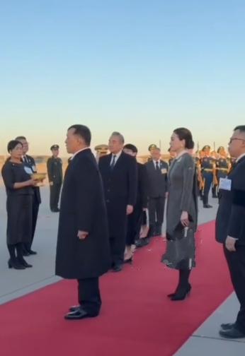 西班牙王后和国王刚刚离开，泰国国王和王后就抵达北京了！11月13日，西班牙国王