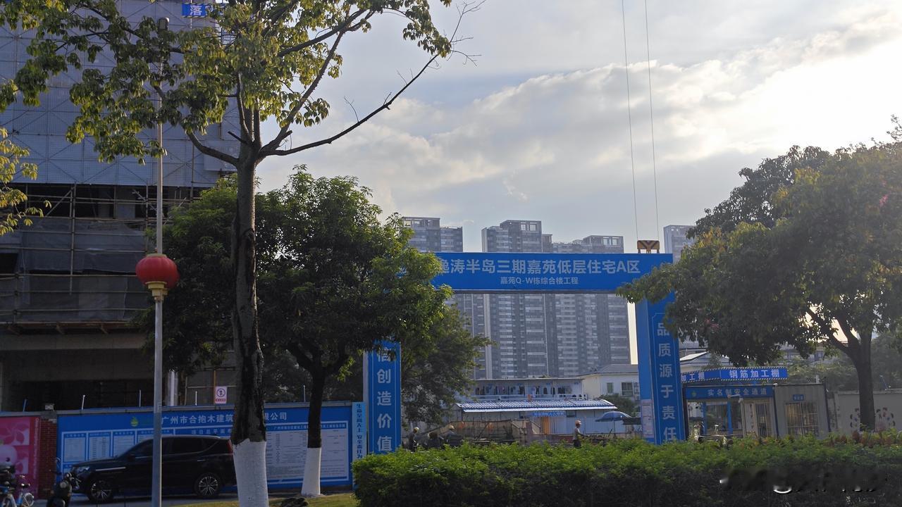 【金洲又偷偷冒出一个新楼盘】今天经过之前南沙经常举办花市那条路，突然发现这边竟然