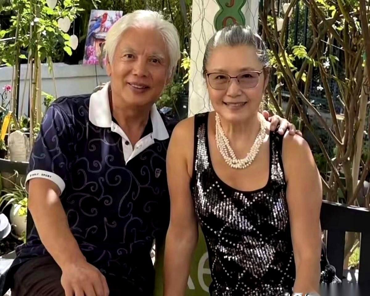 71岁的姜黎黎，突然甩出一段视频。镜头里，推开窗就是一片湖，雾气贴着水面飘，远