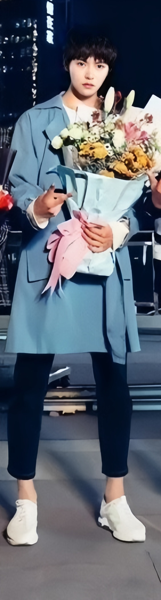 人群里一眼就看到的长腿高个小美女