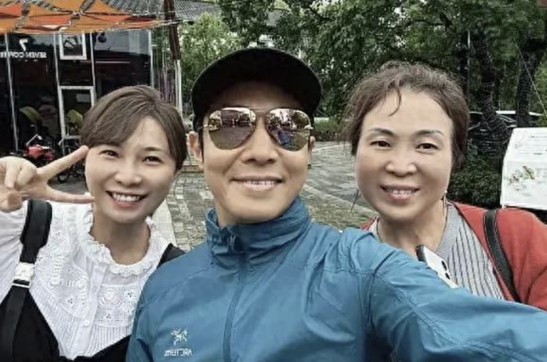 撒贝宁千岛湖过六一与李白和龙凤胎的欢乐家庭时光