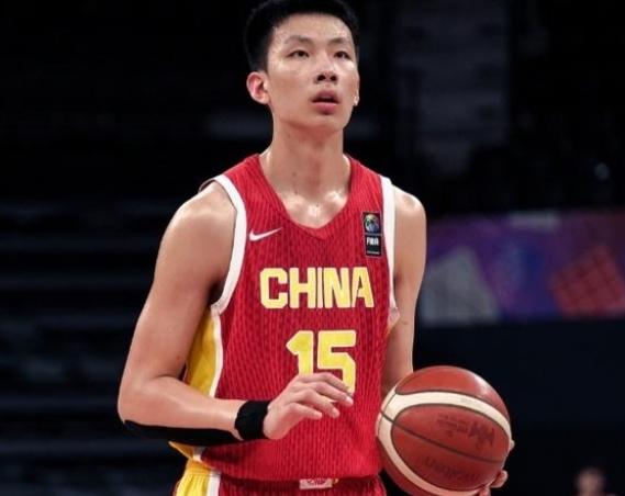 16岁，2米15，NBA球探在曼海姆集体围观一个中国孩子FIBA官方社交账号