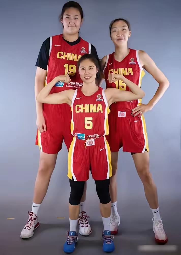 宫鲁鸣打造的以张子宇为核心，强打内线的战术，对弱队确实好用，打一次成功一次。但遇