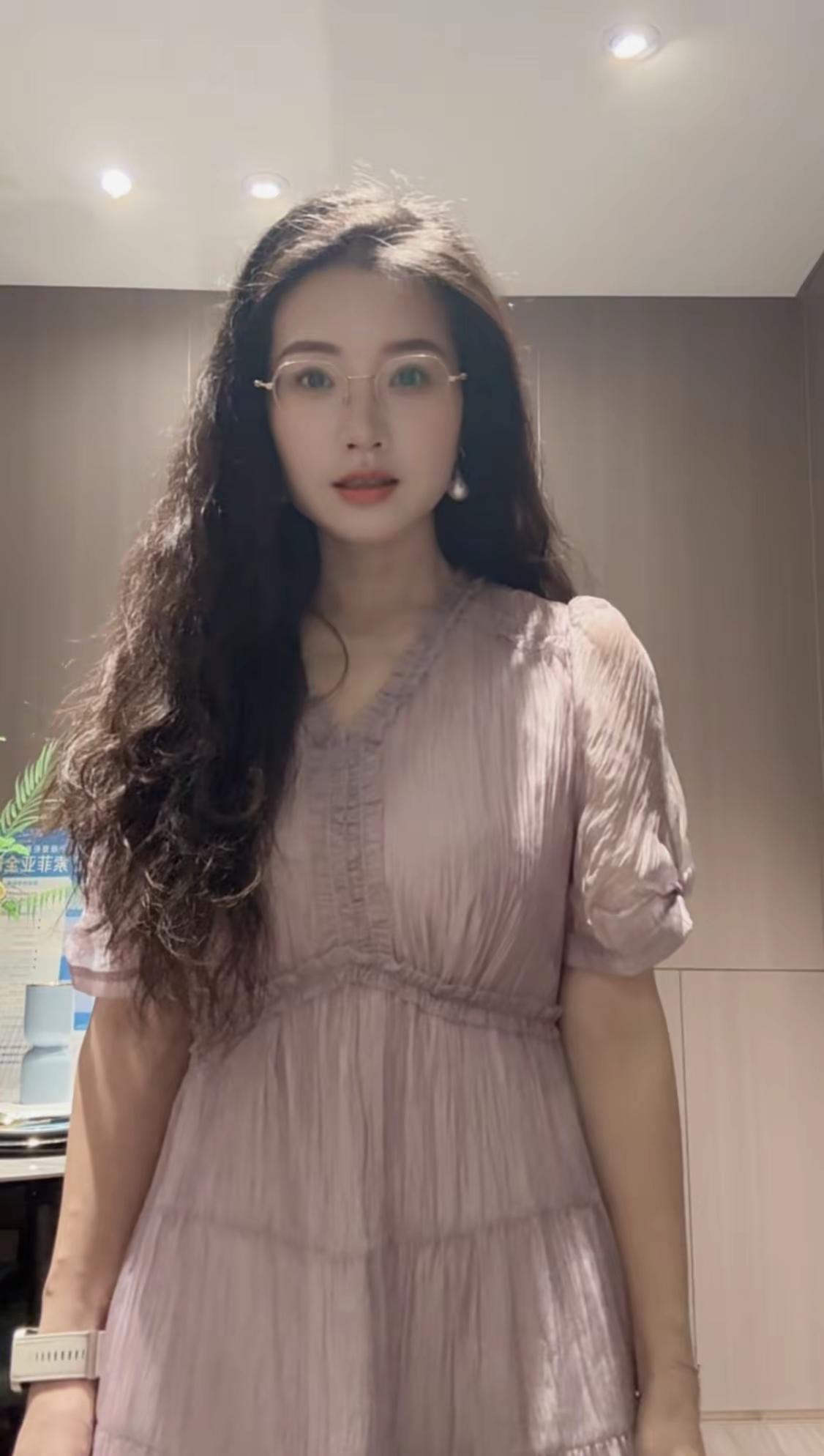 每一个当下，都是最年轻的时刻。活在当下。简约气质穿搭创作者中心