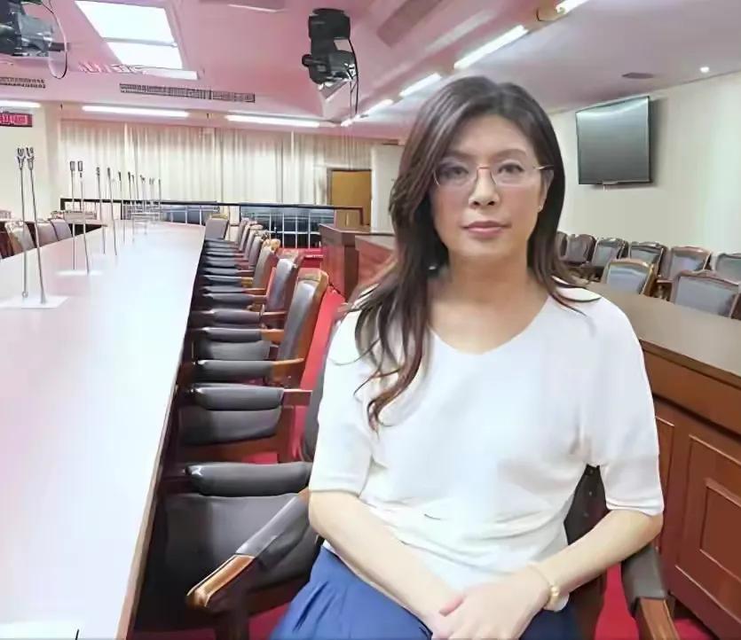 如果朱立伦，卢秀燕联手施压郑丽文，妄想走亲美独台路子的话，那么，郑丽文只能痛下杀