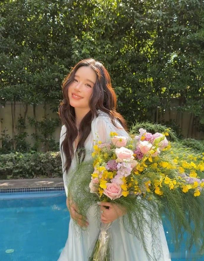 阚清子官宣怀孕与蔡依林冻卵放在一起，这个界网友是有意思的……说白了，阚清子也