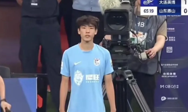 从主力到替补？朱鹏宇：心态没变化7月19日晚，中超联赛第17轮角逐，大连英博