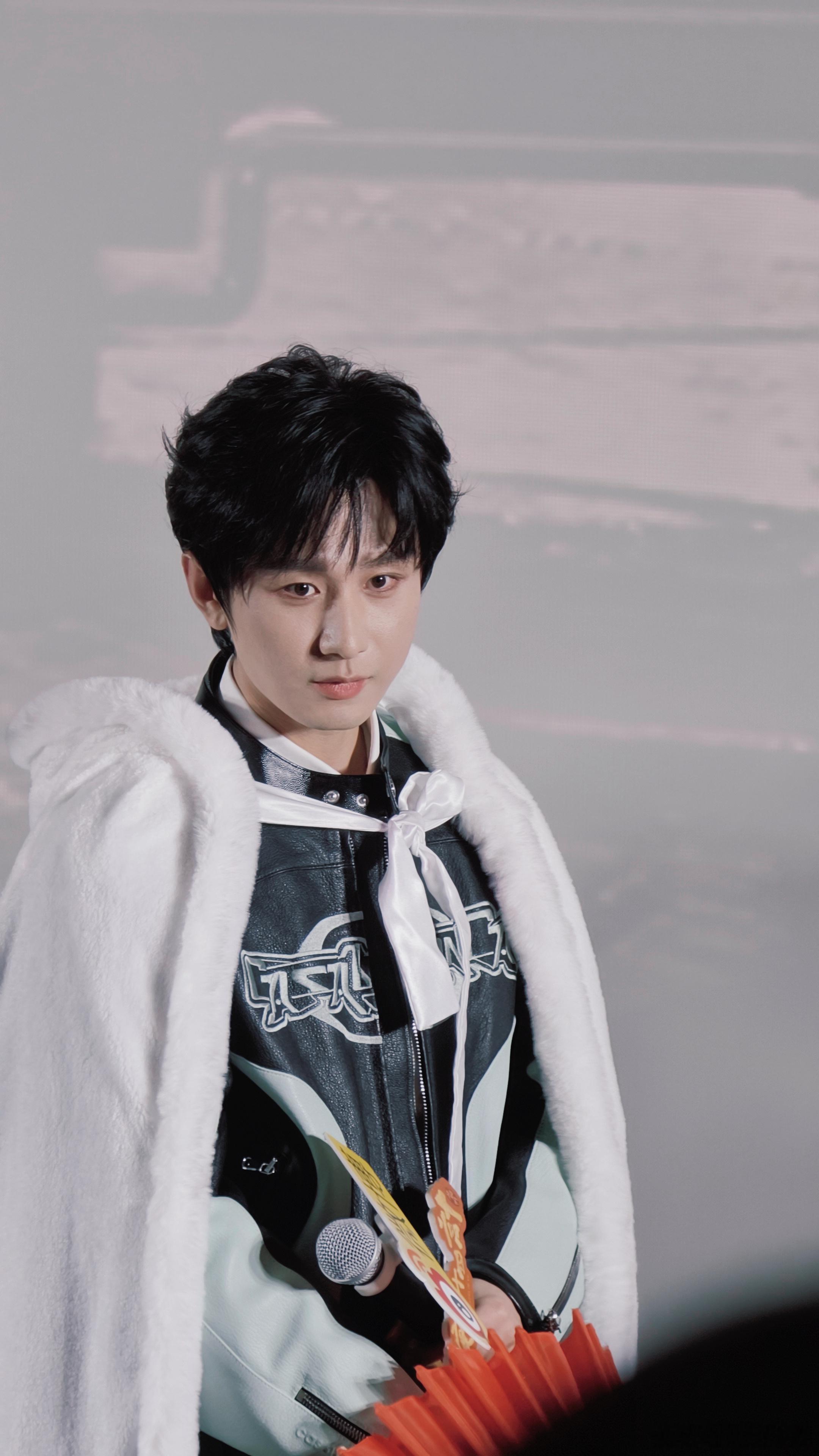 朋友拿VIVOX300PRO拍的成毅，大家觉得如何？大家觉得我该换手机吗？