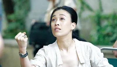 有一个晚会的著名导演遇到了那英，俩人都是硬茬在后台吵了起来，那英：“我给你脸了！