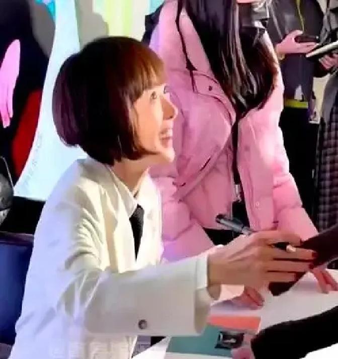 别再学鲁豫“饿瘦”了。她现在的身材，是吃出来的。刚看到她的最新训练片段，手