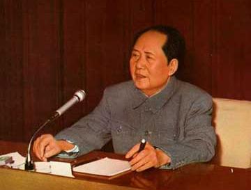 1952年，毛主席问了贺龙和邓小平一个问题：“中国有几个台湾？”不等二人回答，他