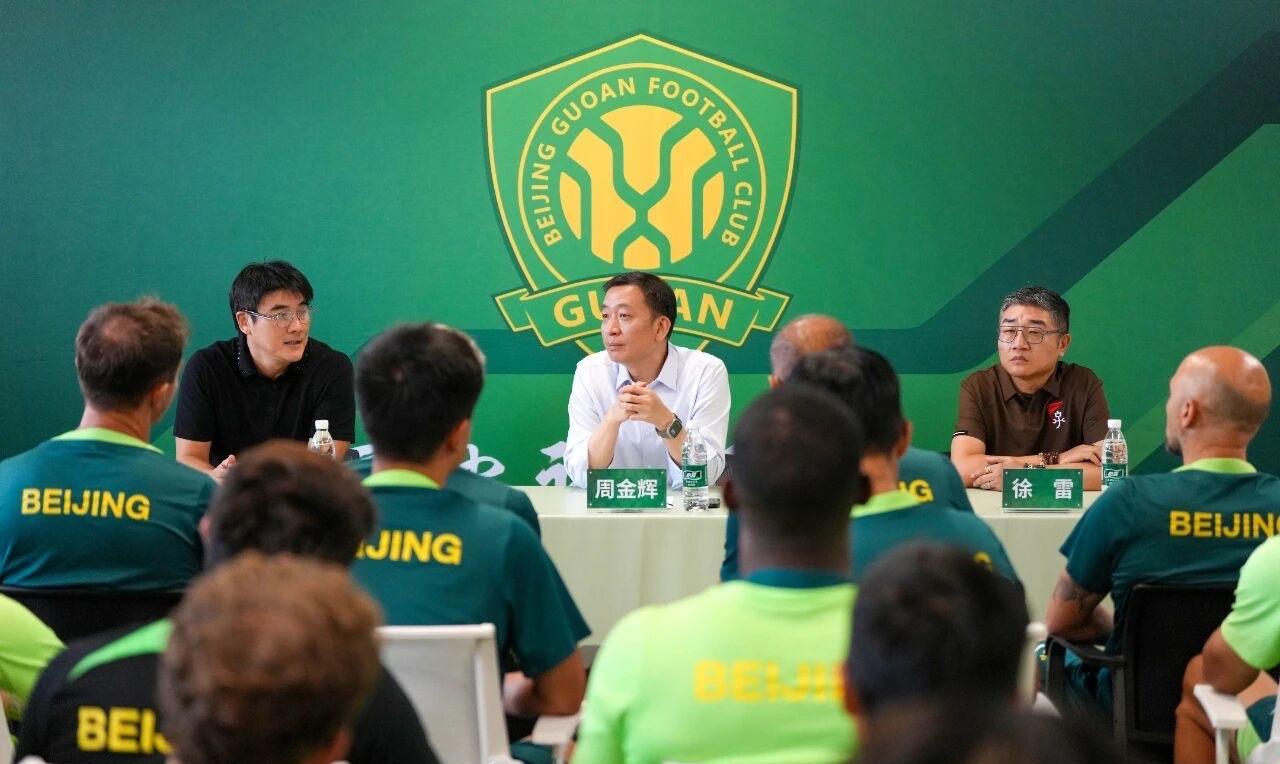 媒体人徐江爆了个料，张修维在去广州恒大前曾经和北京国安谈过。有一天张修维打电话和