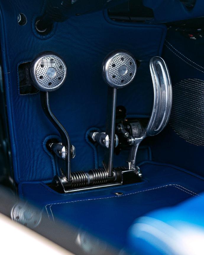 帕加尼绝对是汽车界“移动艺术品”的天花板！车迷们都说，它不止是代步工具，更是集设