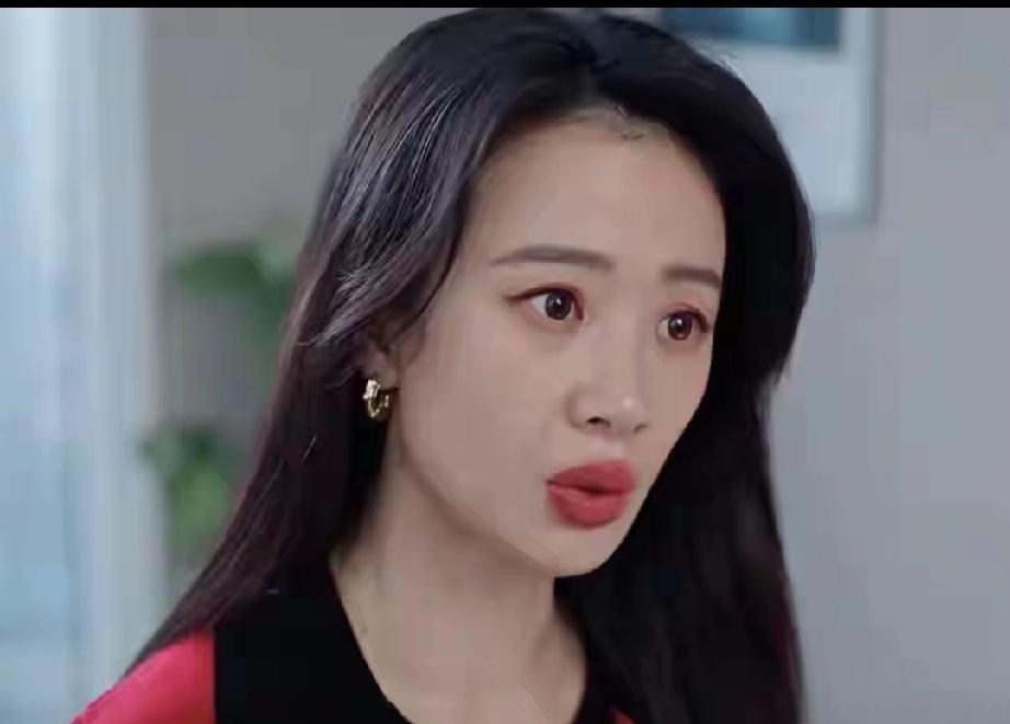 33岁李梦再度翻红！从争议童星到实力演员，演技获大咖力捧17岁