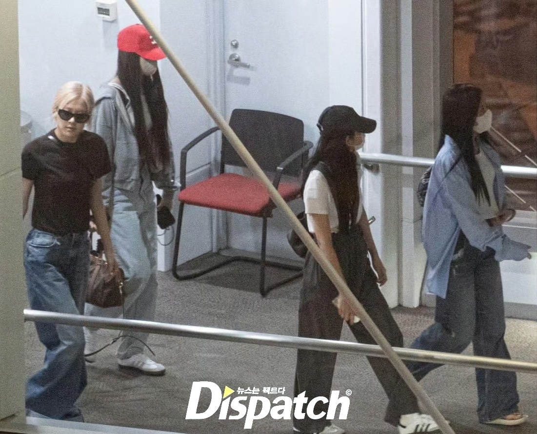 【突发新闻】Dispatch爆料称，Jisoo、Jennie、Rosé和Lisa