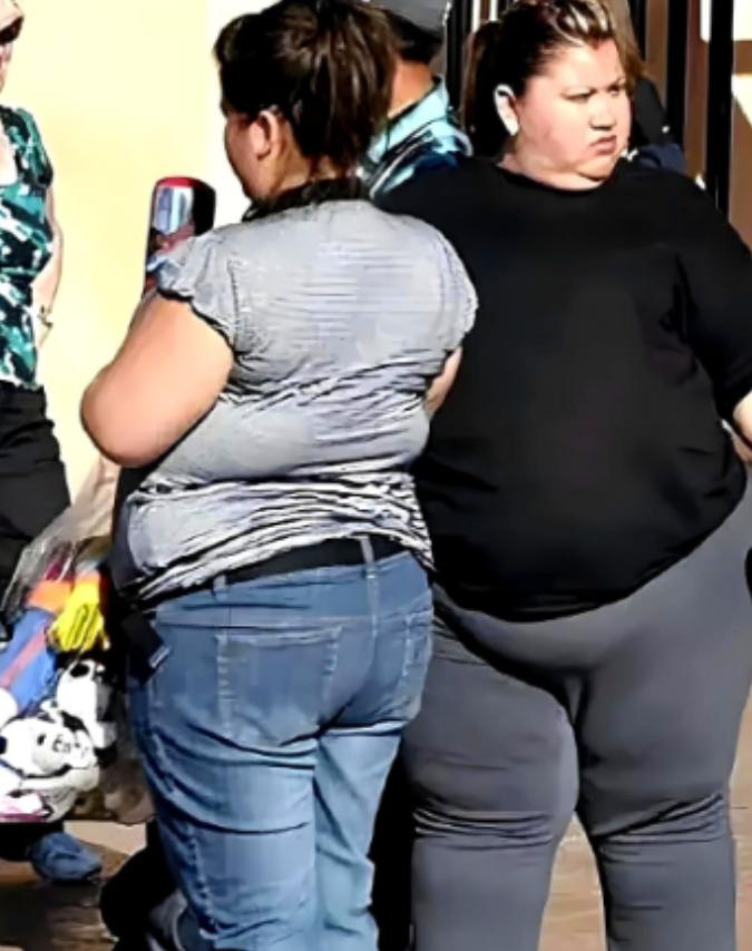 在美国，你要是看到一些体态肥胖，屁股大并且满身是肉的人，放心那大概率是穷人，而看